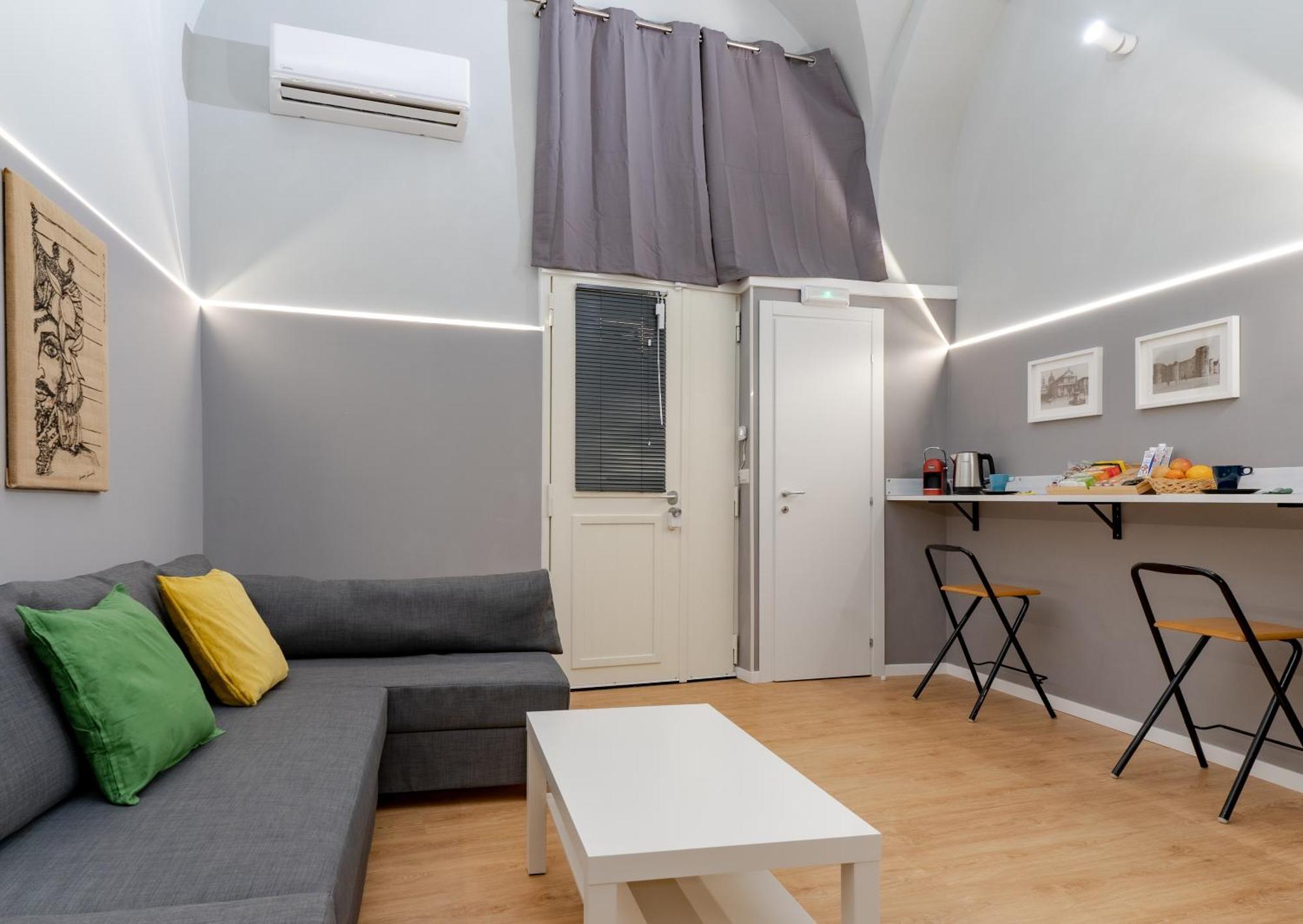 Elephant And Castle - Exclusive * Aeroporto di Catania Fontana Rossa